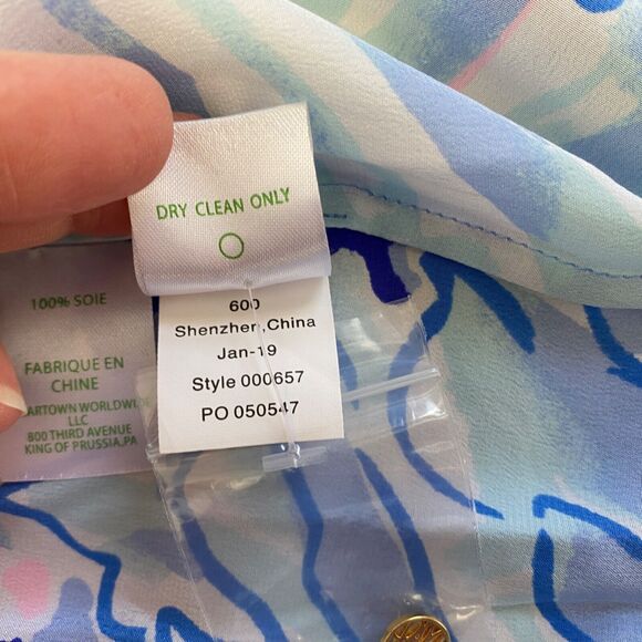 Lilly Pulitzer Top Womens Medium Silk Floral Blue Tang Flocking Fabulous NWOT - Picture 12 of 14